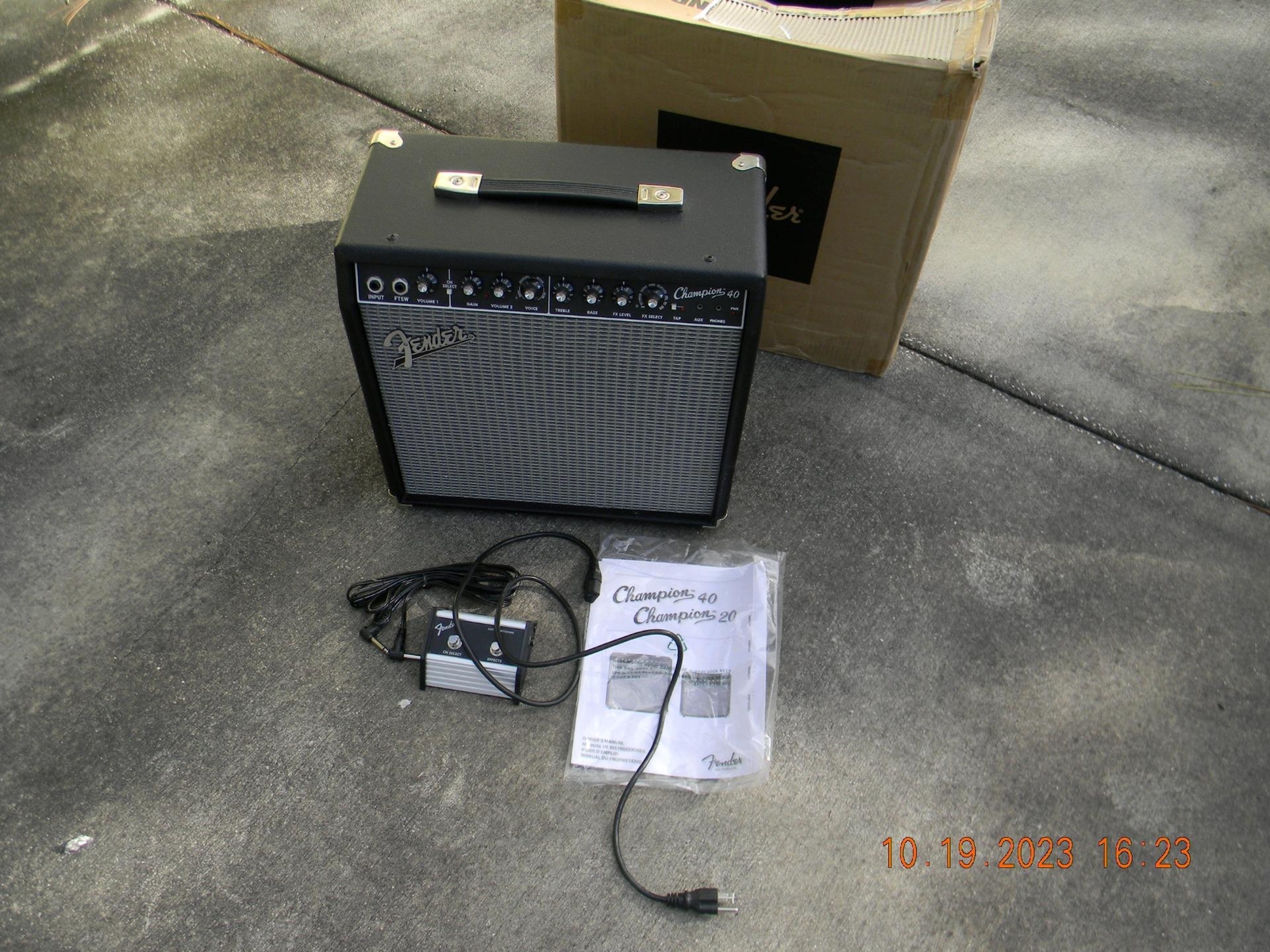 Fender Champion 40 1x12 40watt Combo Amp, Onboard Effects, Two Button Footswitch eBay