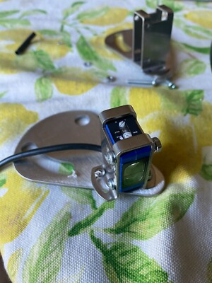 QMIS-0P-0A AutomationDirect photoelectric sensor, diffuse with guard and mount.