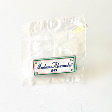 Pin esmaltado Madame Alexander 1999 fabricante de muñecas publicidad solapa insignia nuevo
