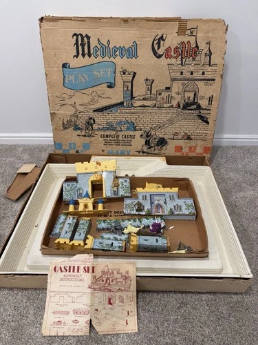 VINTAGE MARX MEDIEVAL CASTLE FORT PLAYSET #4704
