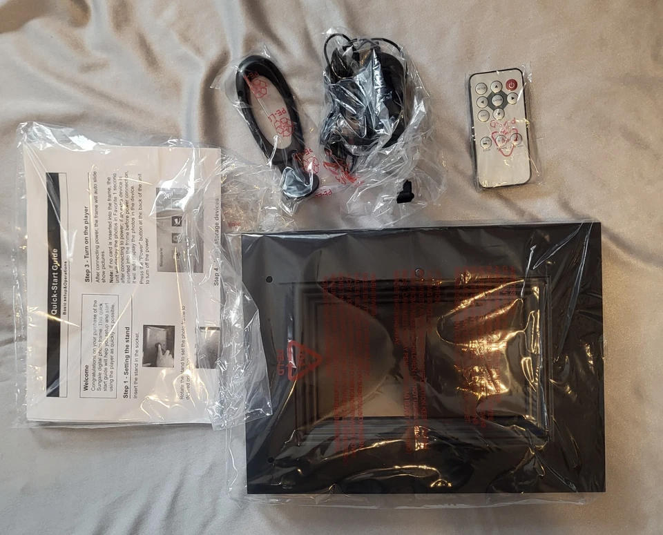 Sungale 7" PF-701 Digital Photo Picture Frame - Black HI-RES With Remote - Image 2 of 4