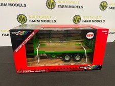 BRITAINS 43414 1:32 SCALE FLAT BED TRAILER (GREEN)