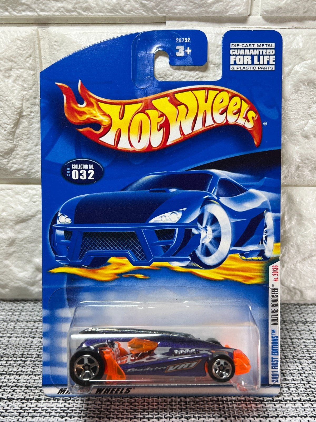 Hot Wheels 2001 First Editions Vulture Roadster No. 20/36 2001 No. 032 Purple