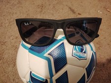 Ray-Ban Sunglasses Men Unisex. Really Nice. Great Condition.
