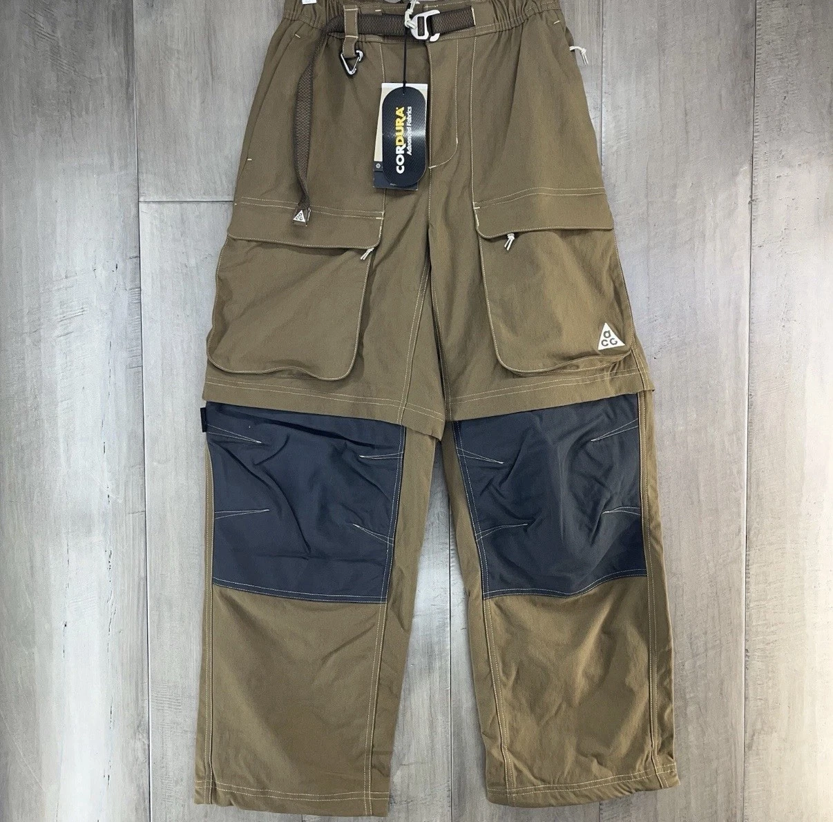 Nike ACG Smith Summit Convertible 2-In-1 Hiking Pants Men's Size XS HV0591-235
Opens in a new window