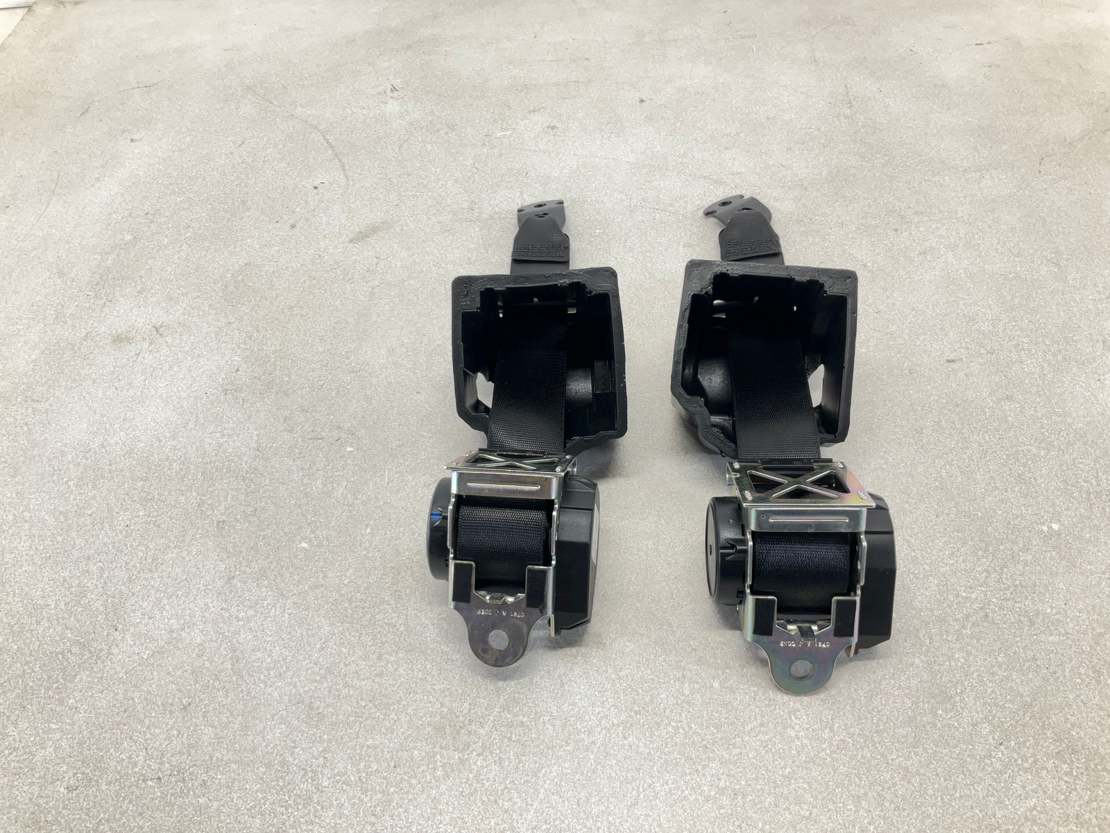 17-20 MASERATI Levante Rear Left & Right Seat Belt Retractor Pair OEM CM