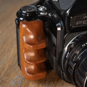 ペンタックス ６X７グリップ Pentax 6x7 & 67 Grip — CAMERADACTYL 4.0