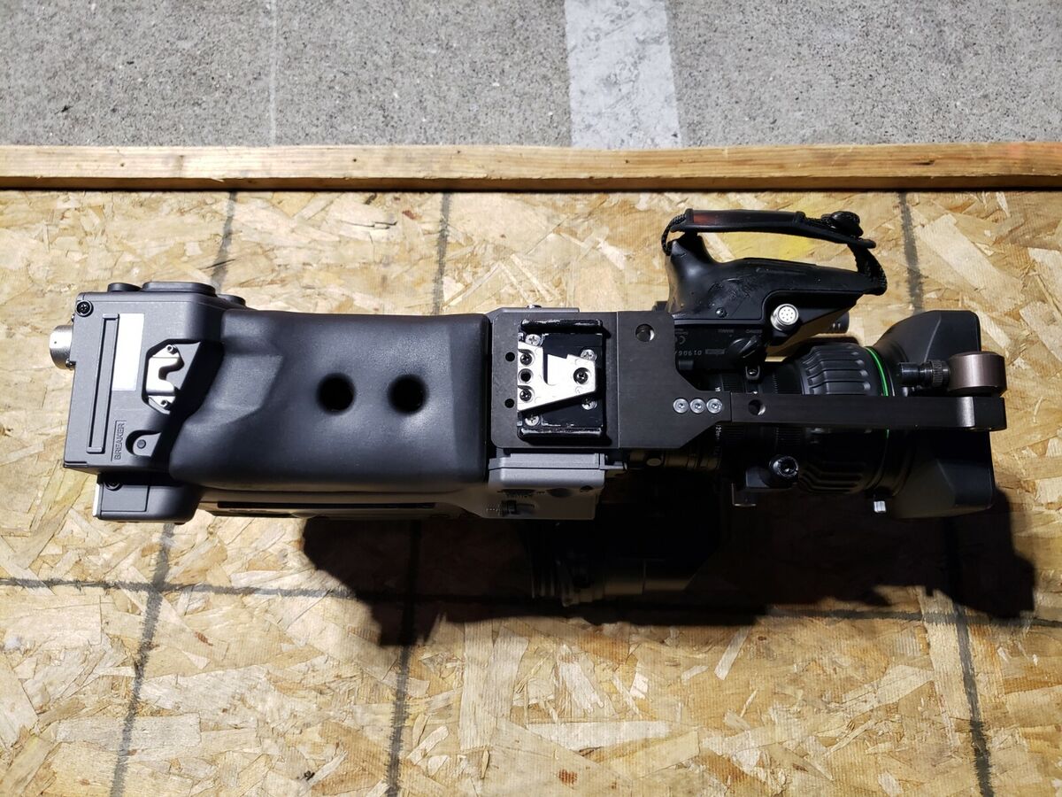 SONY VIDEO CAMERA, DV CAM DSR 300, 5 BATTERIES, CHARGER, BAG SONY VIDEO CAMERA, DV CAM DSR 300, 5 BATTERIES, CHARGER, BAG