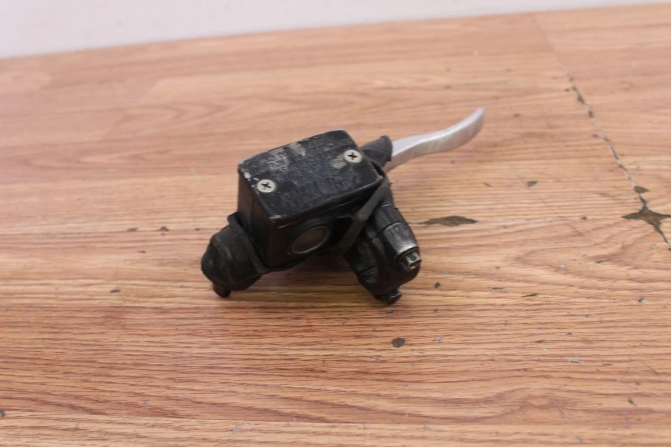 Kawasaki Bayou 300 Klf300 1999 4x4 cilindro maestro de freno delantero Foto 3 de 4