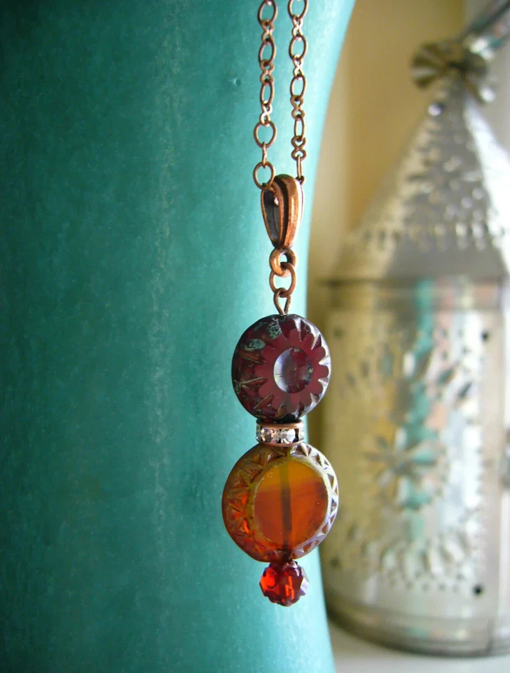 Collar de moneda/cobre de vidrio etrusco rojo escarlata y rubí hecho a mano 21" Foto 2 de 2