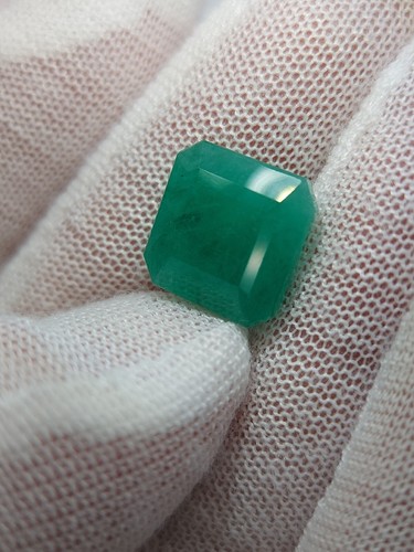 Translucent emerald gemstone - faceted natural green Beryl 6.65 CTS - Bild 8 von 11