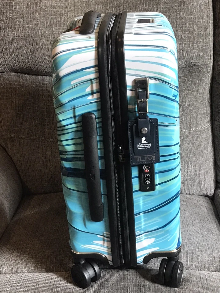 Tumi ST JUDE Hospital Infantil Internacional Carry On Pintura Salpicos Azul X RARO - Imagem 2 de 4