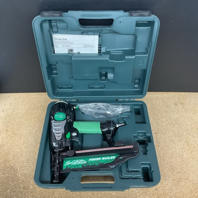 #ad Hitachi NT 65M2 Air Pneumatic 16 Ga. 2 1 2quot; Finish Nailer w Hard Case New $124.99