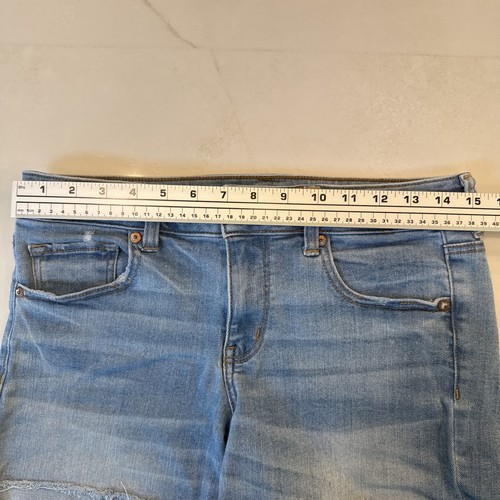 Pantaloncini American Eagle Mid Rise con polsini e taglio blu denim taglia 10 super elasticizzati - Foto 2 di 16