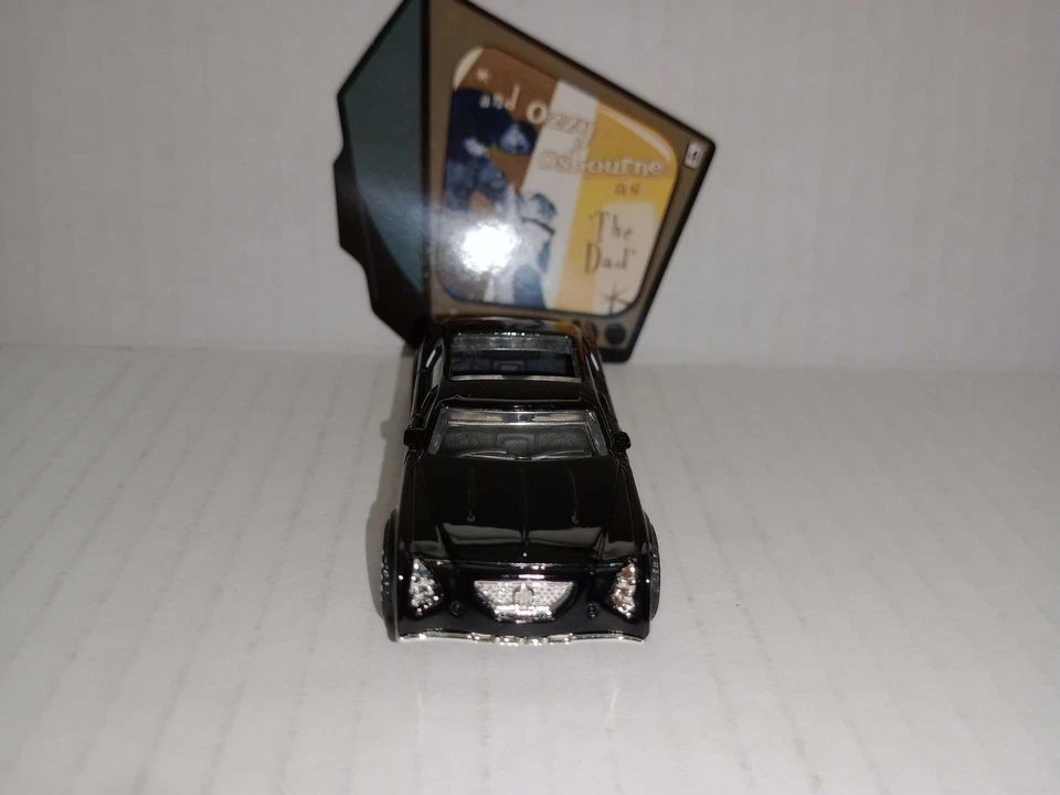 2002 MATCHBOX COLLECTIBLES THE OSBOURNES OZZY OSBOURNE LIMOUSINE - Image 2 of 4