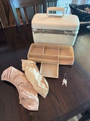 Vintage Samsonite Horizon Cream Eggshell Train Case Key Accessories Mirror