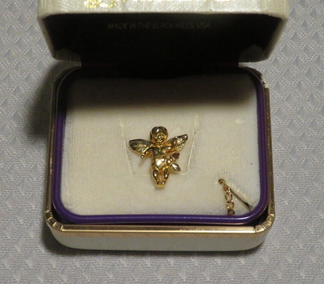 ANGEL Vintage 2007 Gold 未開封 箱付 キーホルダー付 Landstrom's Black Hills Gold Cherub Guardian Angle Tie Tack pin