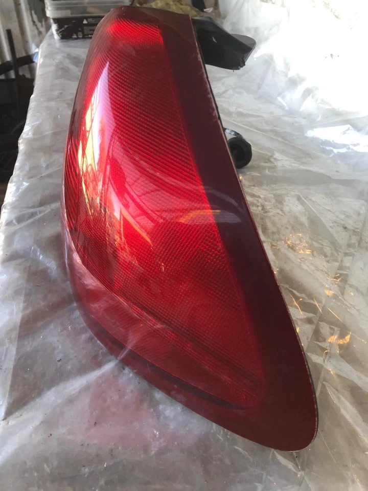 Ford Taurus LX 2000 conjunto de luces traseras laterales derecho pasajero diestro usado Foto 2 de 4