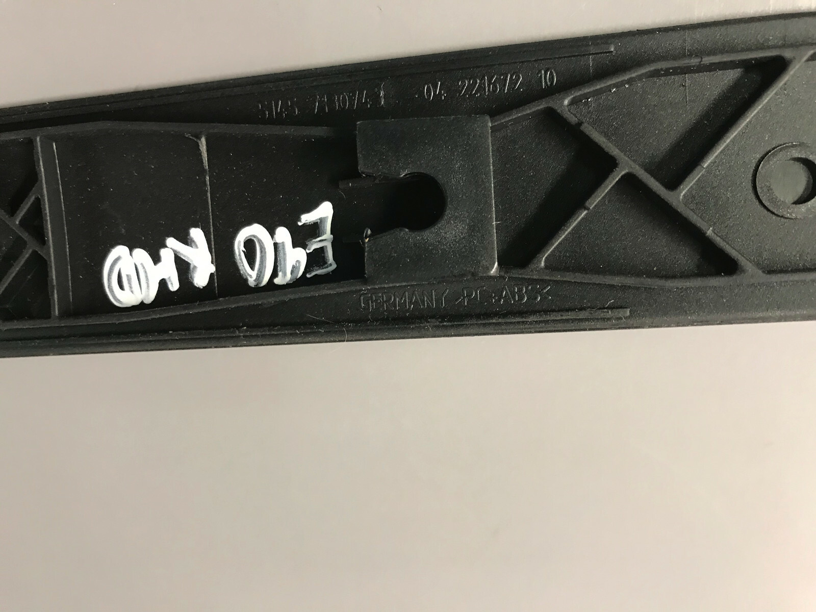 GENUINE BMW 3 SER E90 DECOR STRIP, DRINKS HOLDER SCHWARZ  