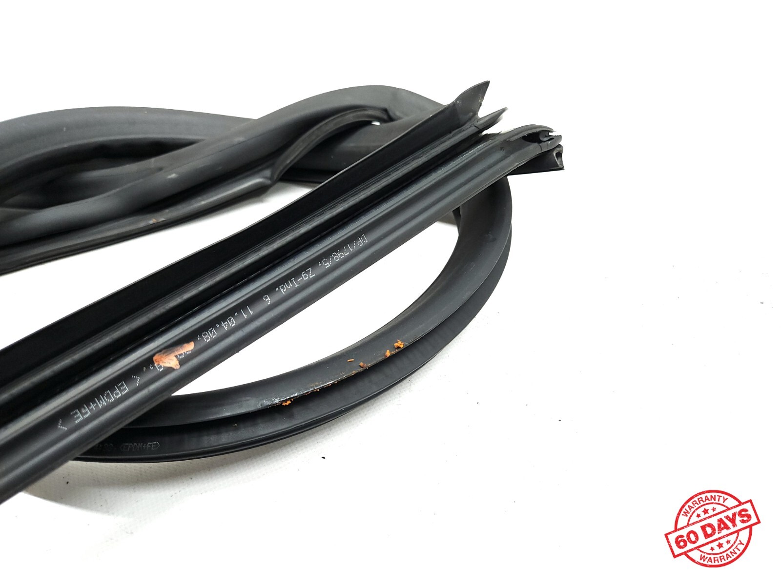 ⭐ 08-19 Maserati Gran Turismo Front Upper Right Door Rubber Seal Gasket Oem