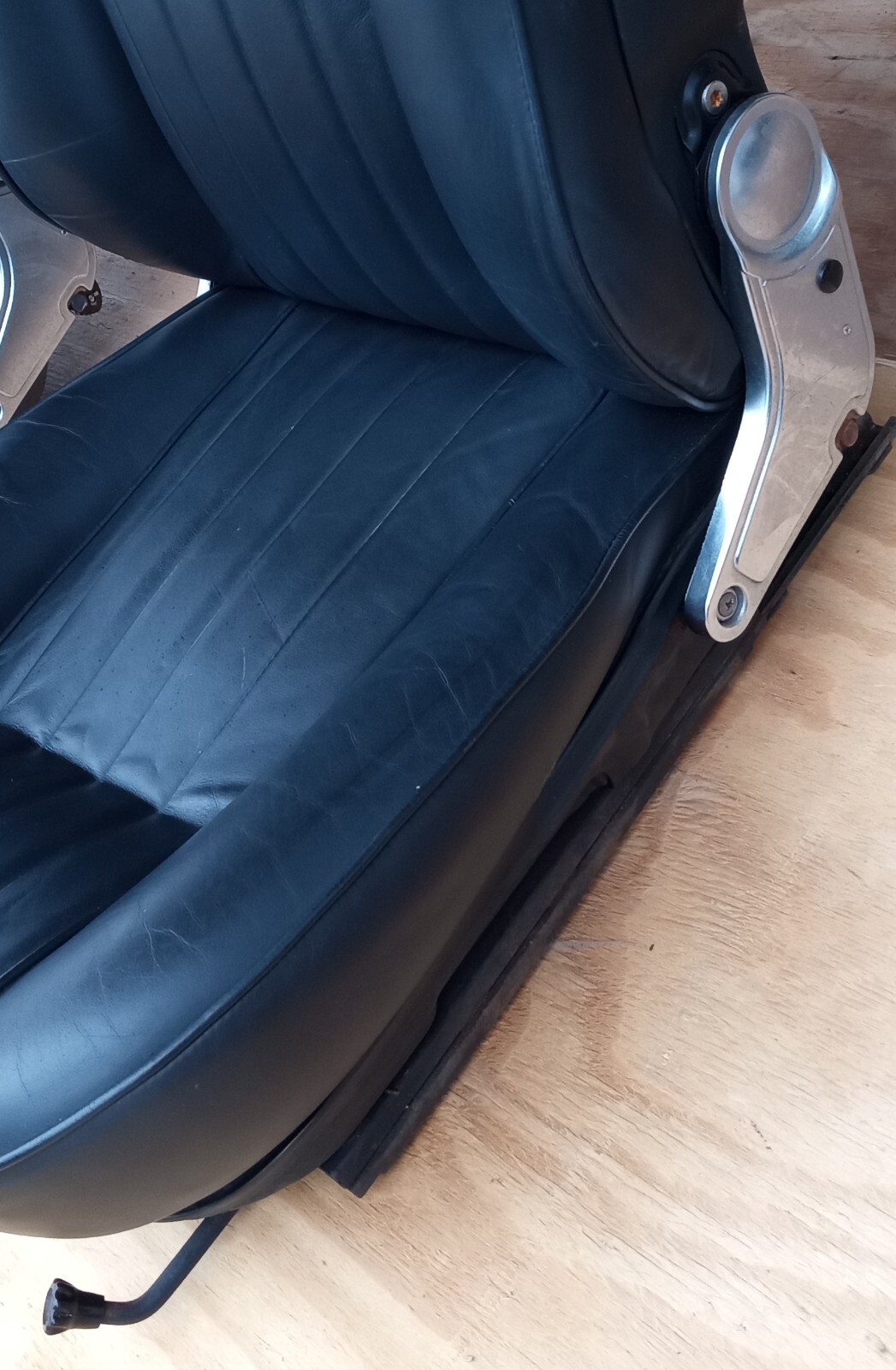 Ferrari 365 GT4 2+2 Interior Leather Front and Rear Seats_255-66-001-00_GENUINE