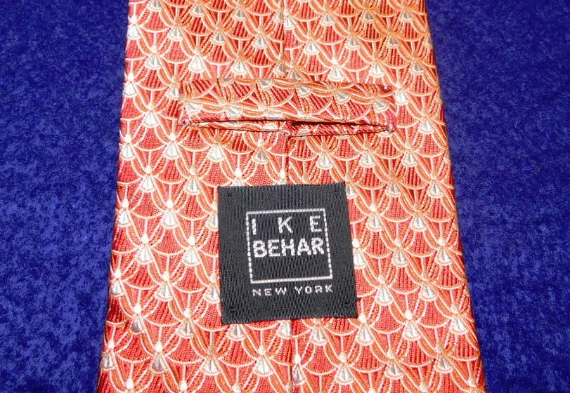 CORBATA GEOMÉTRICA IKE BEHAR HECHA EN EE. UU. ROJA/AZUL CLARO/BLANCA - CORBATAS - CORBATAS PARA EL CUELLO. Foto 3 de 3