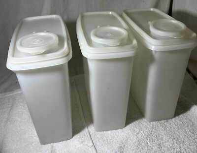 Tupperware Vintage Cereal Keeper Container 13 Cup #469, Flip Top Seal #470 White
