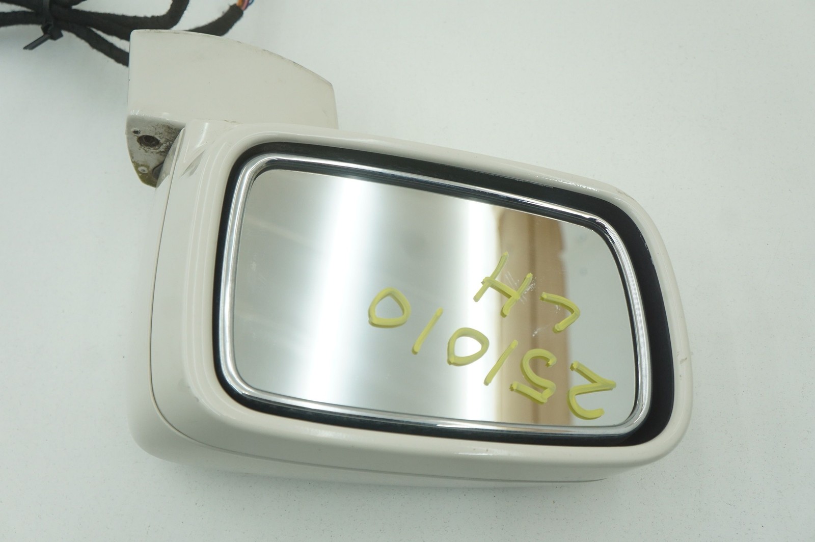 Left Door Mirror Arctic White (R29) OEM 51167189337 Rolls Royce Phantom Vii 2006