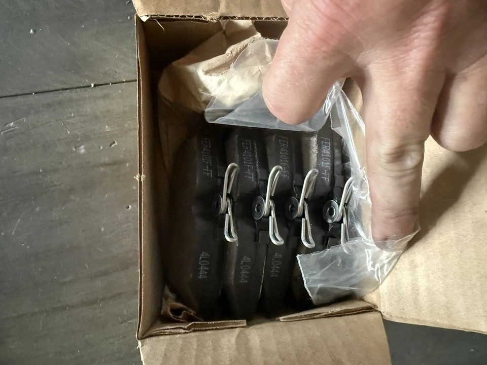 Juego de pastillas de freno delanteras y traseras originales Ford para 02-05 Ford Thunderbird 2000-2006 LS Foto 2 de 2