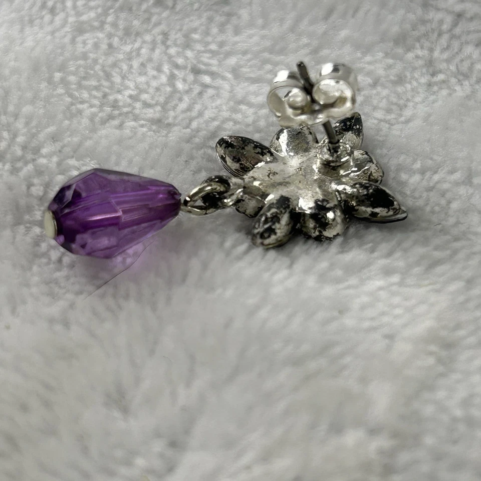 Pendientes perforados de cristal de piedras moradas Avon vintage Foto 3 de 4