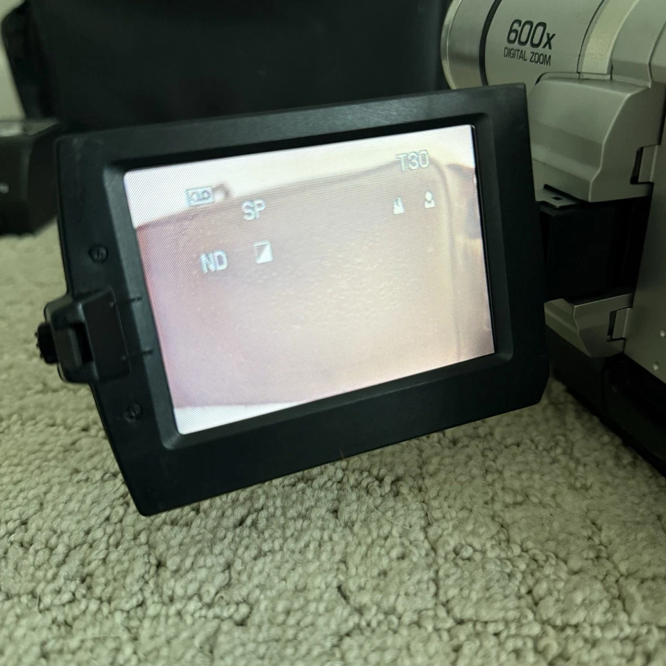 JVC GR-SXM740U Compact Super VHS-C Handheld Video Camcorder VCR Transfer BUNDLE - Image 2 of 4