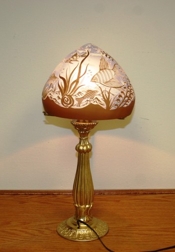 French Style Acid Etched Cameo Glass "Daum Nancy" Table Lamp / Bronz Base - Picture 5 of 7