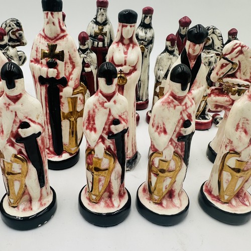 Vintage Porcelain Ceramic Chess Set 32 Pieces Complete Rare Felt Base Black Red - Picture 8 of 24