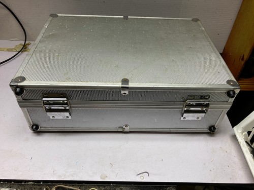 Metal Box 18 1/2" x 12 1/2" x 7 1/2" no key pre owned - Picture 7 of 7