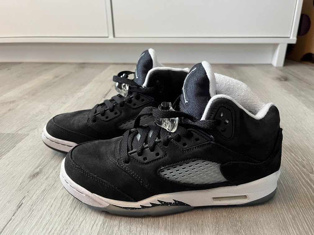 Nike Air Jordan 5 Retro “Moonlight” (Oreo) 2021 – Youth Size Nike Air Jordan 5 Retro “Moonlight” (Oreo) 2021 – Youth Size