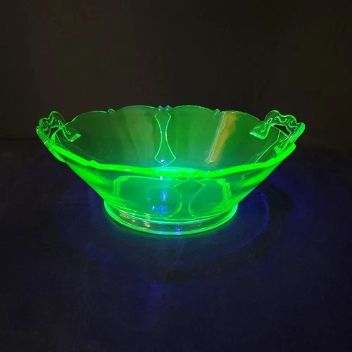 Vintage Uranium Glow Depression Vaseline Green Glass Art Deco Bowl With Handles
