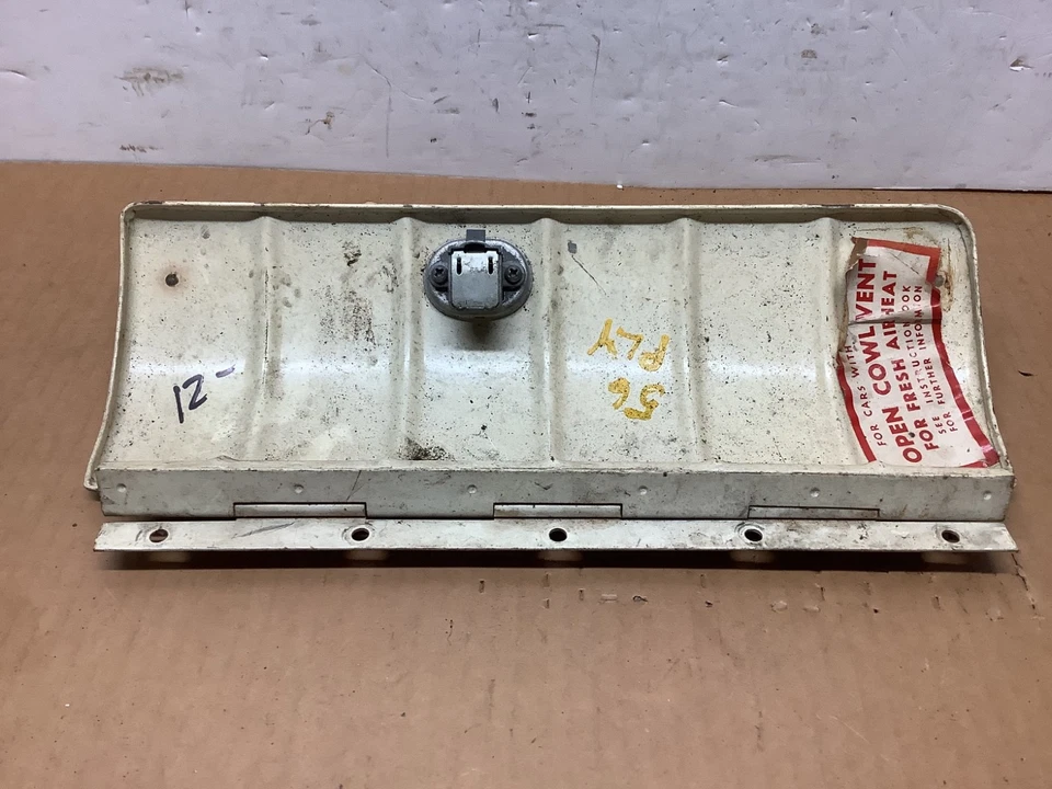 Puerta de guantera Plymouth Savoy Belvedere 1955 1956 1593758 con llave y bisagra usada Foto 3 de 4