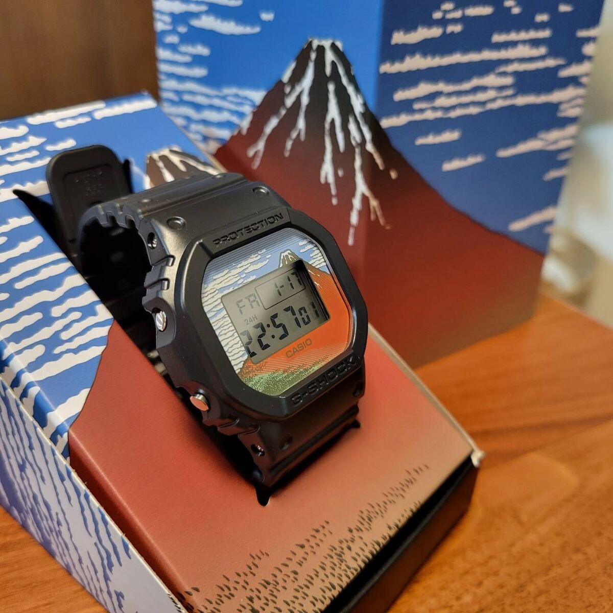 CASIO G-SHOCK DW-5600KHG24-1JR & DW-5600KHK24-1JR Hokusai CASIO G-SHOCK DW-5600KHG24-1JR & DW-5600KHK24-1JR Hokusai