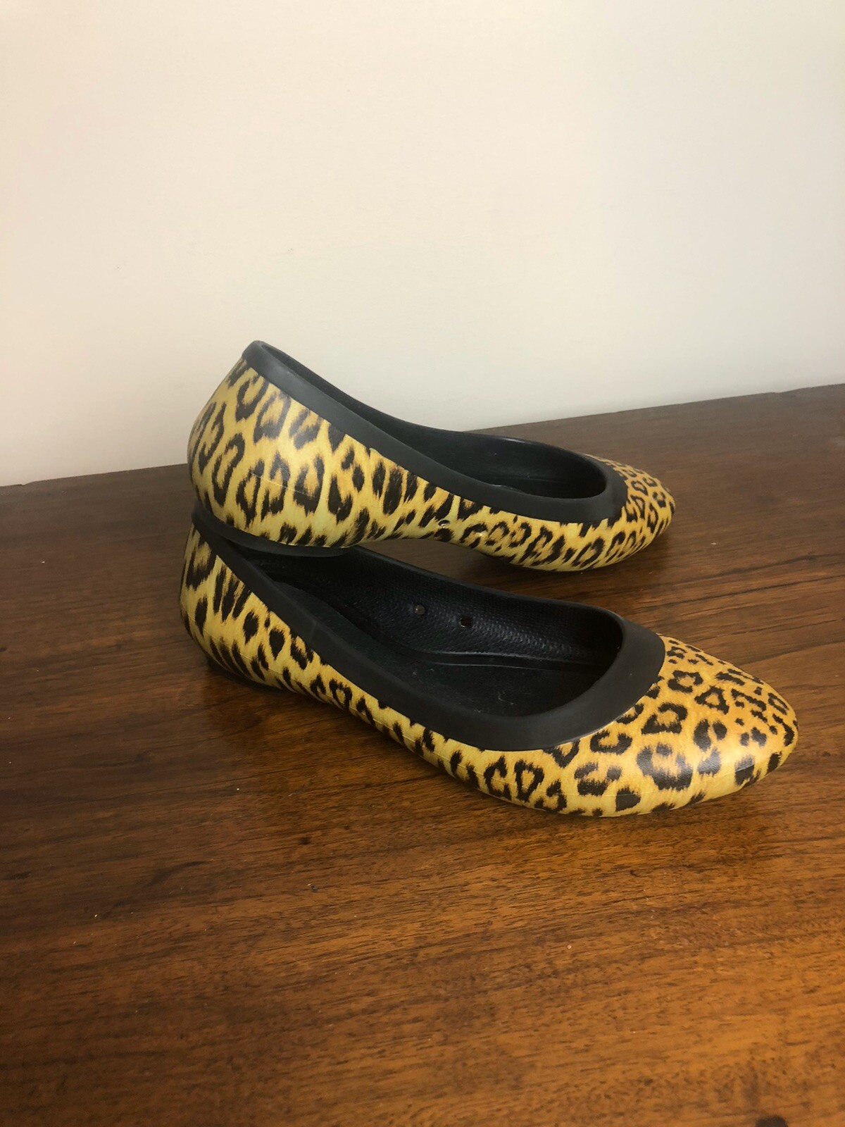 crocs lina graphic flat