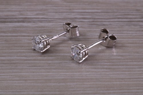 Schlichte Everyday Diamant Solitär Ohrstecker in 18kt Weißgold - Bild 2 von 6