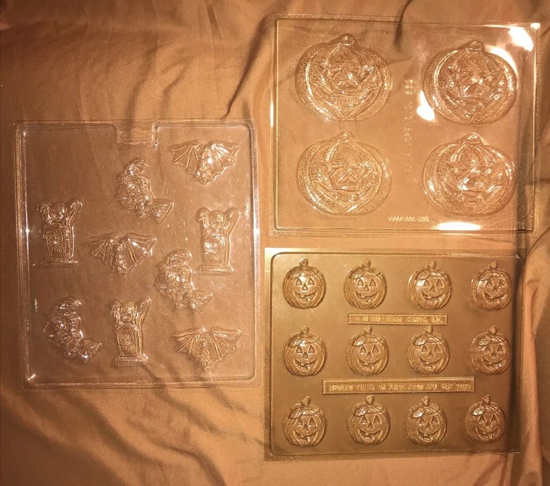 Hallmark & Make’n Mold Halloween Tombstone, Bats & Pumpkins Chocolate Mold