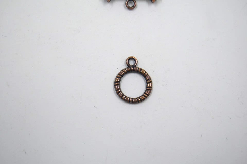 Fecho circular texturizado tom cobre antigo - Imagem 3 de 4
