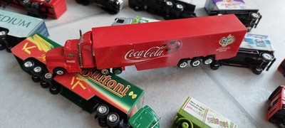 Coca Cola Truck Jahr 2006 plus 17 Verschiedene Trucks aus den 90-2000 Jahren