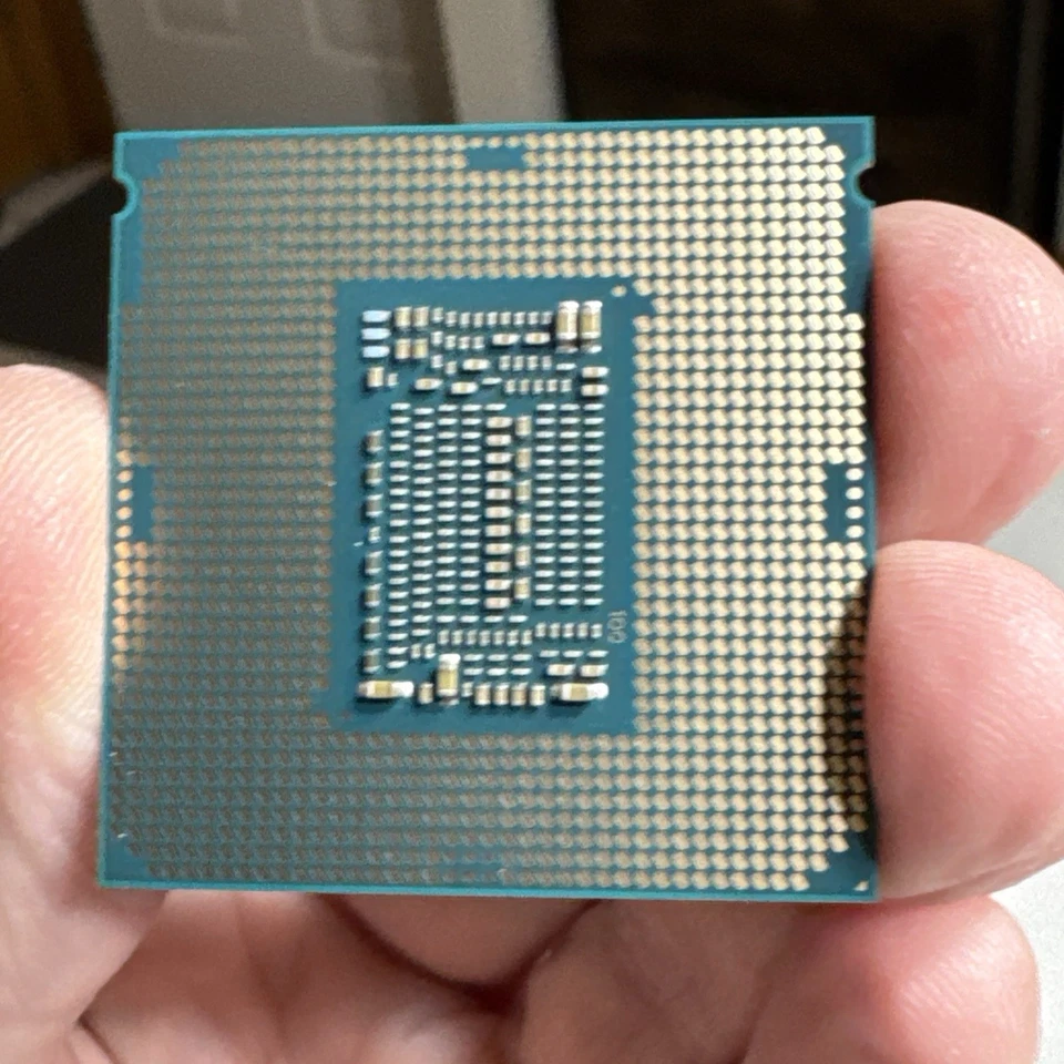 Procesador Intel Core i7-8700K (3,7 GHz, 6 núcleos, LGA 1151) - SR3QR Foto 4 de 4