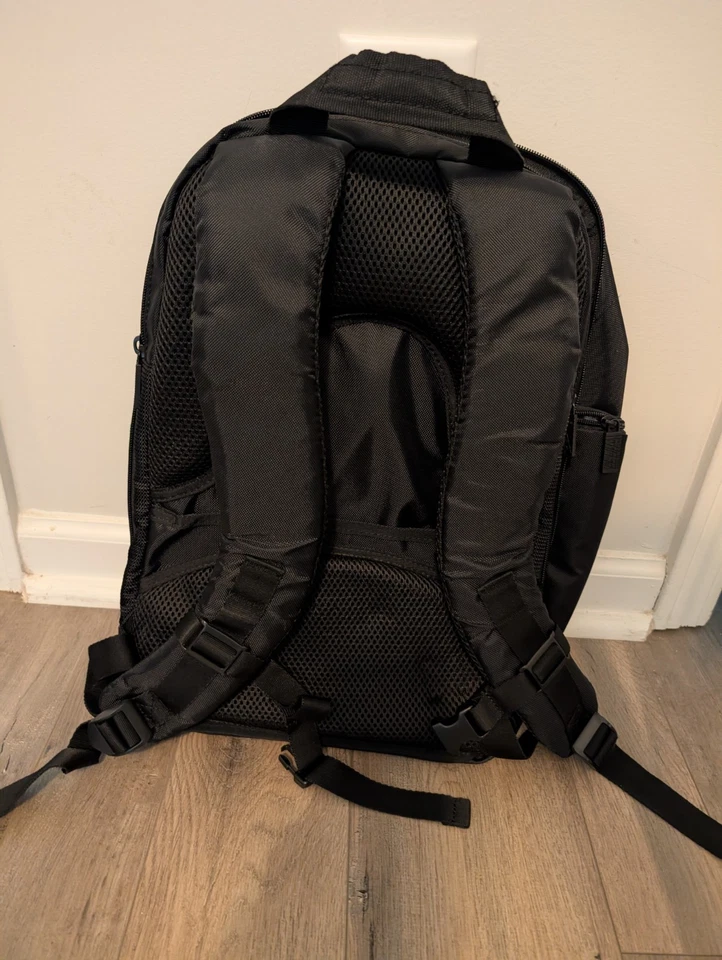 Mochila Targus Revolution Checkpoint-Friendly para computadora portátil de 14 pulgadas, negra Foto 2 de 4