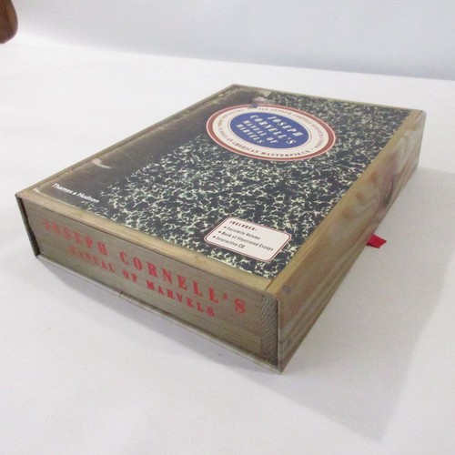 Joseph Cornell Manual of Marvels Vintage Fine Art Interactive Collage Books & CD - Foto 2 di 17