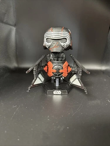 Funko Pop! Deluxe - Star Wars: TROS - Supreme Leader Kylo Ren in Whisper (#321)