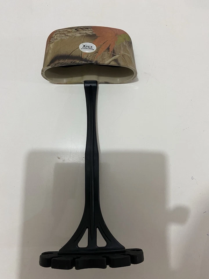 Apex Compound Bow - image 3 of 4