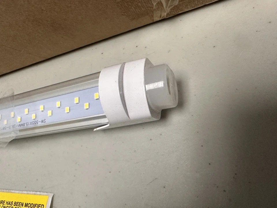 4 Pack T8 LED Bulbs 2 Foot, 12W 6000K Daylight - Image 3 of 4