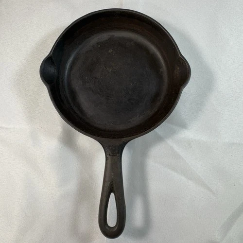 Vintage Griswold Cast Iron Skillet No. 3 Small Block Logo Erie PA. 709 Sits Flat